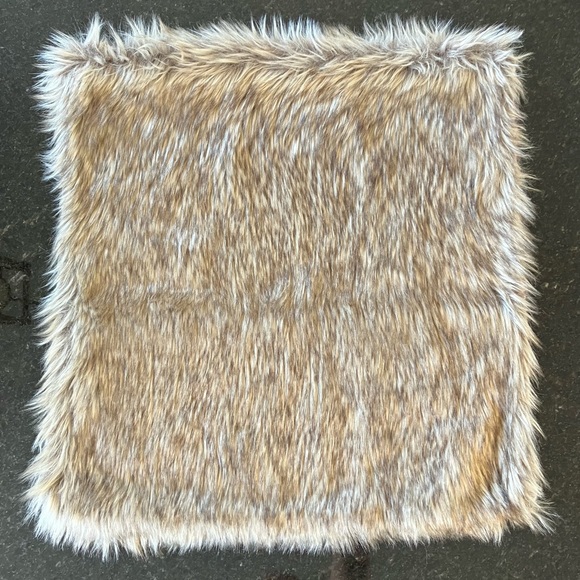 New Pottery Barn Nottingham Plaid Faux Fur Back Pillow Cover, Red Plaid Knit - Picture 4 of 15